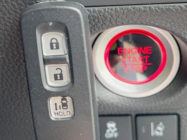 �yHonda�X�}�[�g�L�[�z�J�o����|�P�b�g�ɓ��ꂽ�܂܂ł��h�A�̎{���E�������\�ȃX�}�[�g�L�[�𑕔��B�G���W���̃I���E�I�t�����J�M�����o���K�v����������Ƃ��Ă��֗��ł���