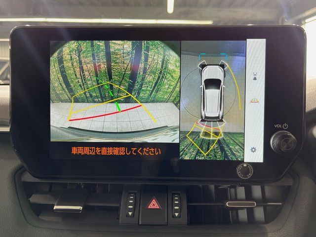 【パノラミックビューモニター】専用のカメラにより、上から見下ろしたような視点で360度クルマの周囲を確認することができます☆縦列駐車や幅寄せ時に活躍してくれます♪