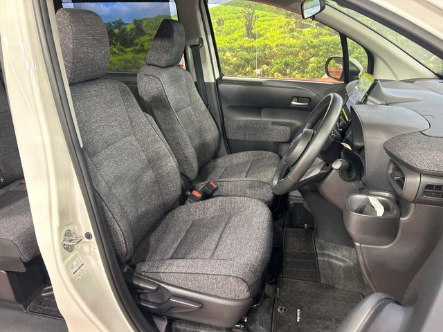 運転席シート廻りは使用感も少なく、良好な状態となっています。丁寧に使われていたことがよくわかりますね。