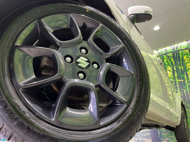 �y����16�C���`�A���~�z�C�[���z�O�ςɃ}�b�`���������A���~�z�C�[���𑕒����Ă���܂��B�e��ЊO�A���~�z�C�[����A�X�^�b�h���X�^�C�����戵�����Ă���܂��B���񂲑��k����������