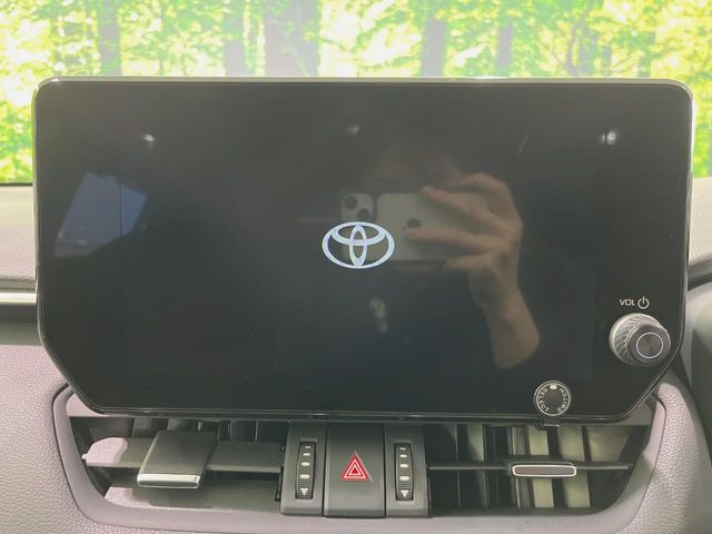 【10.5型ディスプレイオーディオ】1性が高いディスプレイ付きオーディオを装備♪操作性も良好で直感的なソース選択が可能です。バックカメラを接続すれば後退時のカメラ画像もチェックでき便利!