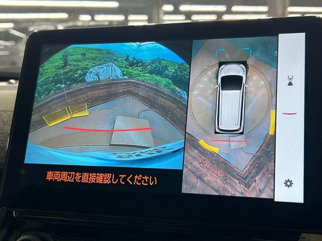 【パノラミックビューモニター】専用のカメラにより、上から見下ろしたような視点で360度クルマの周囲を確認することができます☆死角部分も確認しやすく、狭い場所での切り返しや駐車もスムーズに行えます。