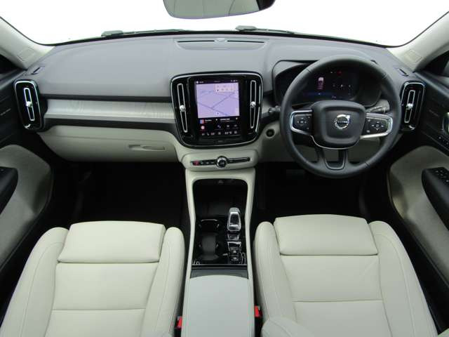 XC40ウルトラ B4 AWD 4WD