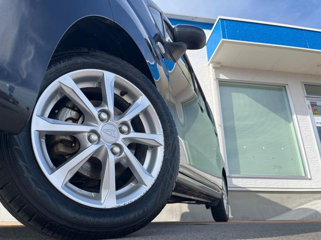 �y����14�C���`�A���~�z�C�[���z�O�ςɃ}�b�`���������A���~�z�C�[���𑕒����Ă���܂��B�e��ЊO�A���~�z�C�[����A�X�^�b�h���X�^�C�����戵�����Ă���܂��B���񂲑��k����������