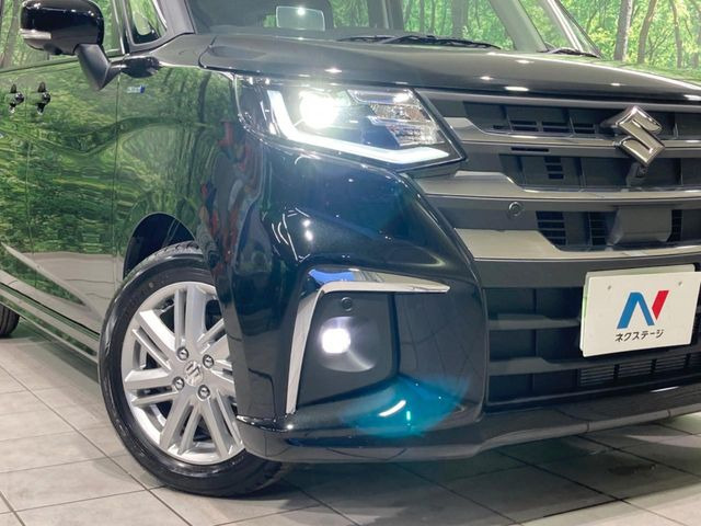 【LEDヘッドライト】悪天候や夜間走行時も良好な視界を確保し安心して運転できる高輝度LEDヘッドライトを装備!点灯速度が早く、消費電力も抑えられています。