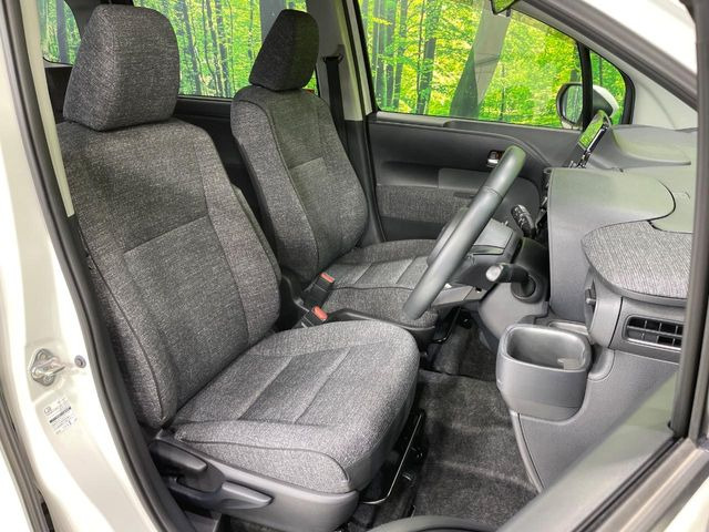 運転席シート廻りは使用感も少なく、良好な状態となっています。丁寧に使われていたことがよくわかりますね。