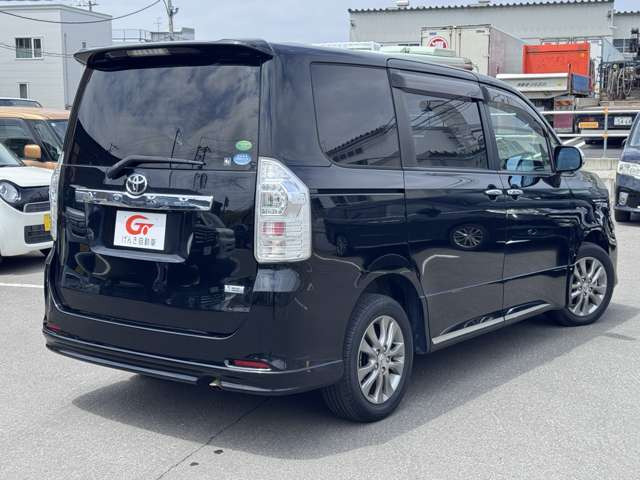 ヴォクシー2.0 ZS 煌III 4WD