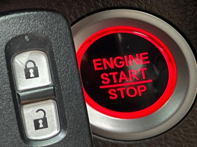 �yHonda�X�}�[�g�L�[�z�J�o����|�P�b�g�ɓ��ꂽ�܂܂ł��h�A�̎{���E�������\�ȃX�}�[�g�L�[�𑕔��B�G���W���̃I���E�I�t�����J�M�����o���K�v����������Ƃ��Ă��֗��ł���