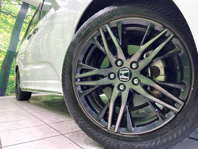�y����18�C���`�A���~�z�C�[���z�O�ςɃ}�b�`���������A���~�z�C�[���𑕒����Ă���܂��B�e��ЊO�A���~�z�C�[����A�X�^�b�h���X�^�C�����戵�����Ă���܂��B���񂲑��k����������