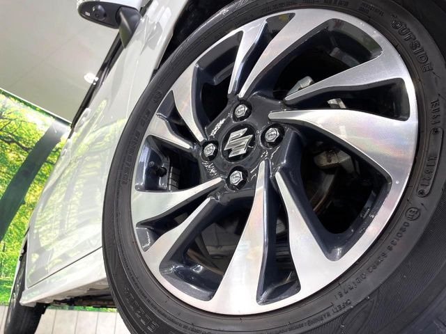 �y����15�C���`�A���~�z�C�[���z�O�ςɃ}�b�`���������A���~�z�C�[���𑕒����Ă���܂��B�e��ЊO�A���~�z�C�[����A�X�^�b�h���X�^�C�����戵�����Ă���܂��B���񂲑��k����������