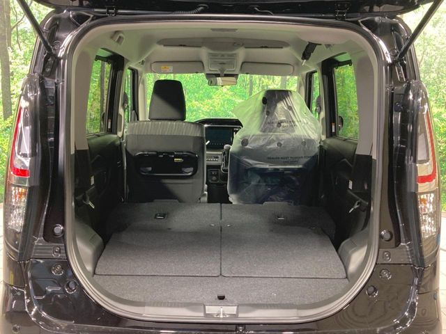 普段のお買い物や通勤、送迎等に十分な荷室スペースを確保しております。セカンドシートを倒すと、大きな荷物の積載も可能です♪