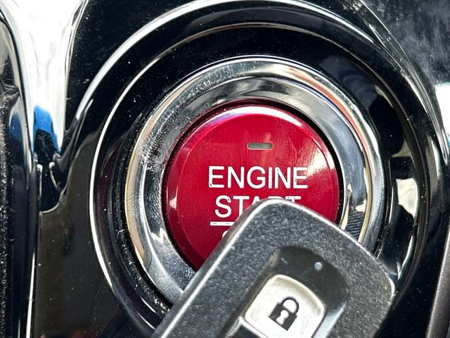 �yHonda�X�}�[�g�L�[�z�J�o����|�P�b�g�ɓ��ꂽ�܂܂ł��h�A�̎{���E�������\�ȃX�}�[�g�L�[�𑕔��B�G���W���̃I���E�I�t�����J�M�����o���K�v����������Ƃ��Ă��֗��ł���