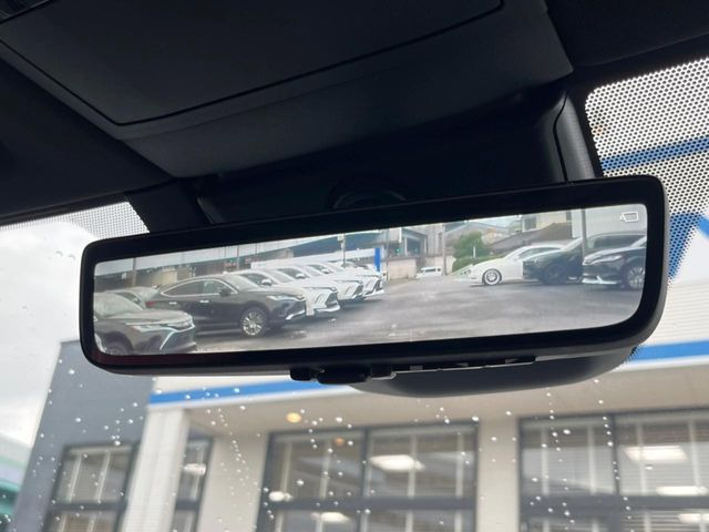 【デジタルインナーミラー】後席の大きな荷物や同乗者で後方が確認しづらい時でも安心!カメラが撮影した車両後方の映像をルームミラー内に表示。クリアな視界で状況の確認が可能です!