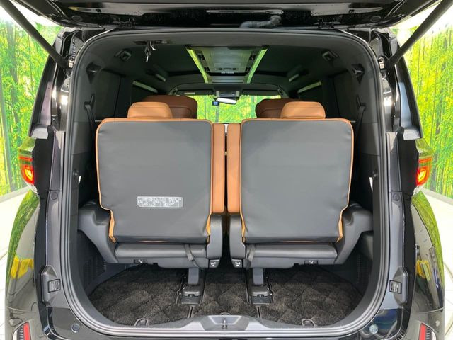 【パワーバックドア】スマートキーや運転席のボタンを押すだけでリアゲートが自動で開閉します!荷物を持っている時や、高い位置にあるバックドアを閉める際に便利な機能です♪