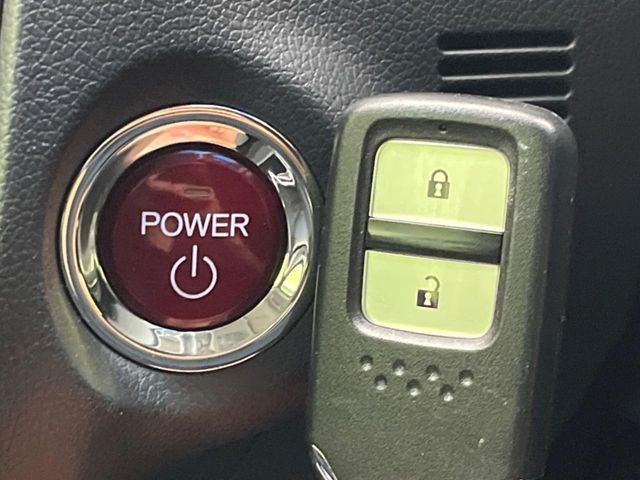 �yHonda�X�}�[�g�L�[�z�J�o����|�P�b�g�ɓ��ꂽ�܂܂ł��h�A�̎{���E�������\�ȃX�}�[�g�L�[�𑕔��B�G���W���̃I���E�I�t�����J�M�����o���K�v����������Ƃ��Ă��֗��ł���