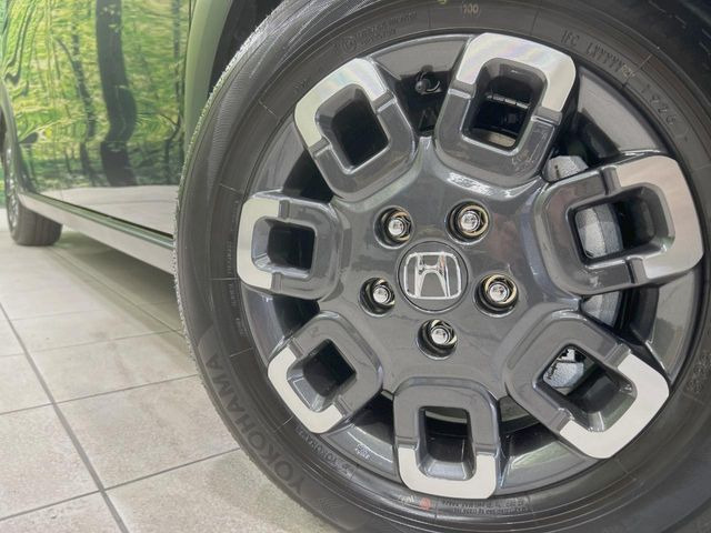 �y����15�C���`�A���~�z�C�[���z�O�ςɃ}�b�`���������A���~�z�C�[���𑕒����Ă���܂��B�e��ЊO�A���~�z�C�[����A�X�^�b�h���X�^�C�����戵�����Ă���܂��B���񂲑��k����������