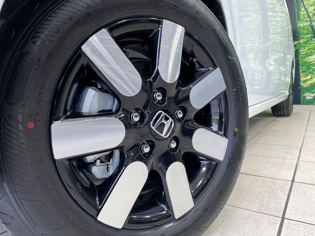 �y����15�C���`�A���~�z�C�[���z�O�ςɃ}�b�`���������A���~�z�C�[���𑕒����Ă���܂��B�e��ЊO�A���~�z�C�[����A�X�^�b�h���X�^�C�����戵�����Ă���܂��B���񂲑��k����������