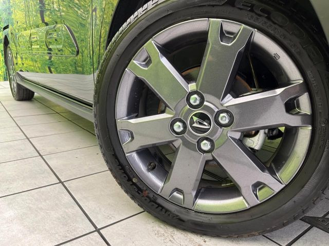 �y����15�C���`�A���~�z�C�[���z�O�ςɃ}�b�`���������A���~�z�C�[���𑕒����Ă���܂��B�e��ЊO�A���~�z�C�[����A�X�^�b�h���X�^�C�����戵�����Ă���܂��B���񂲑��k����������