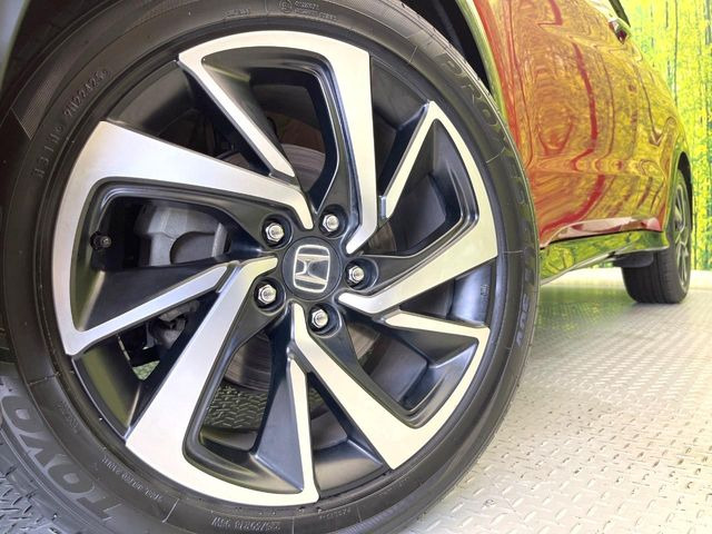 �y�����A���~�z�C�[���z�O�ςɃ}�b�`���������A���~�z�C�[���𑕒����Ă���܂��B�e��ЊO�A���~�z�C�[����A�X�^�b�h���X�^�C�����戵�����Ă���܂��B���񂲑��k����������