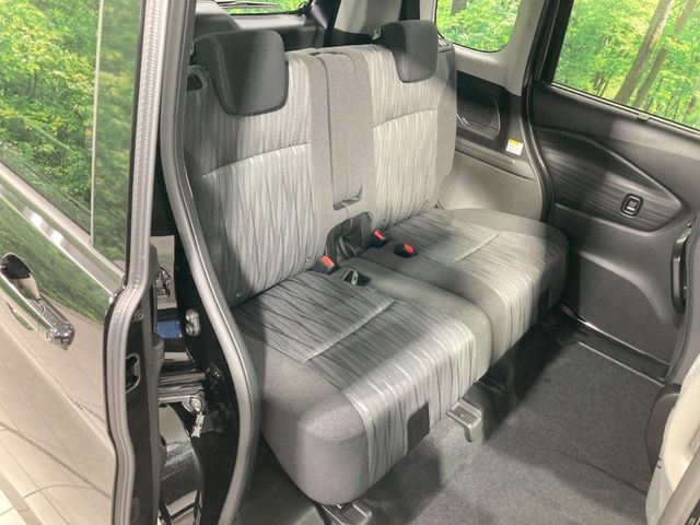 高品質なオリジナルフロアマットもオプションにてご用意しております。お好きなデザインやカラーをお車に合わせて選んでいただくことができます♪