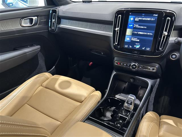XC40B4 AWD インスクリプション 4WD