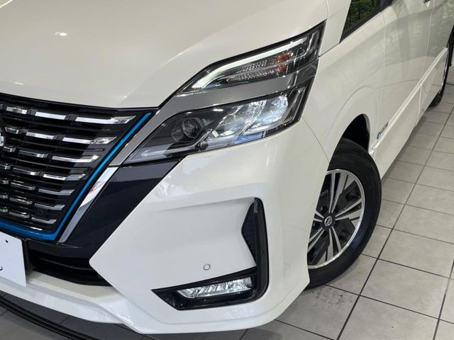 �yLED�w�b�h���C�g�z���V����ԑ��s�����ǍD�Ȏ��E���m�ۂ����S���ĉ^�]�ł��鍂�P�xLED�w�b�h���C�g�𑕔�!�_�����x�������A����d�͂��}�����Ă��܂��B