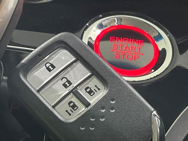 �yHonda�X�}�[�g�L�[�z�J�o����|�P�b�g�ɓ��ꂽ�܂܂ł��h�A�̎{���E�������\�ȃX�}�[�g�L�[�𑕔��B�G���W���̃I���E�I�t�����J�M�����o���K�v����������Ƃ��Ă��֗��ł���