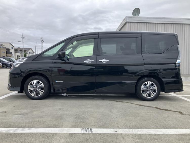 セレナ1.2 e-POWER ハイウェイスターV