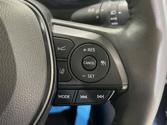 【レーダークルーズコントロール】高速道路での長距離走行が楽に!!自動で速度を保つクルーズコントロールが、衝突軽減システムと連携し、前方の車両を感知して車間を保つように速度調節してくれます!!