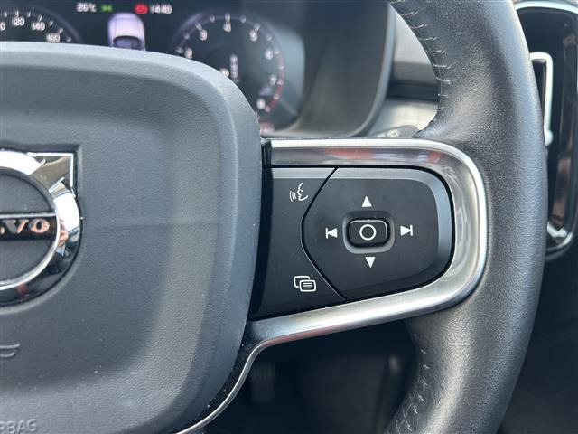 XC40T4 モメンタム
