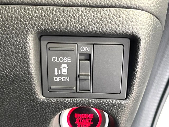 【パワースライドドア】スマートキーや運転席のスイッチでスライドドアの開閉が可能♪電動だから力を入れてドアを開ける必要が無く、小さいお子様でも、重い荷物を持っている時もラクに開け閉めできます♪