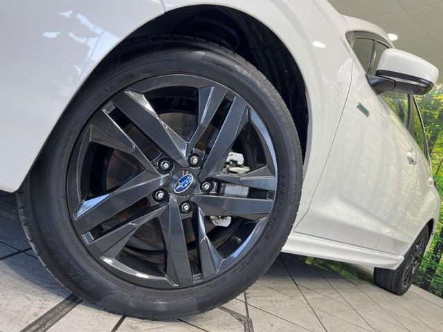 �y����17�C���`�A���~�z�C�[���z�O�ςɃ}�b�`���������A���~�z�C�[���𑕒����Ă���܂��B�e��ЊO�A���~�z�C�[����A�X�^�b�h���X�^�C�����戵�����Ă���܂��B���񂲑��k����������