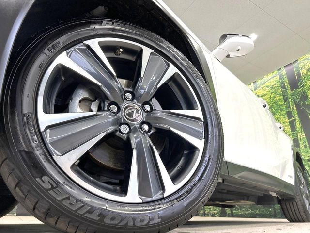 �y����18�C���`�A���~�z�C�[���z�O�ςɃ}�b�`���������A���~�z�C�[���𑕒����Ă���܂��B�e��ЊO�A���~�z�C�[����A�X�^�b�h���X�^�C�����戵�����Ă���܂��B���񂲑��k����������