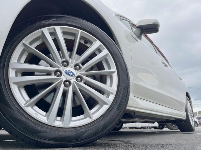 �y�����A���~�z�C�[���z�O�ςɃ}�b�`���������A���~�z�C�[���𑕒����Ă���܂��B�e��ЊO�A���~�z�C�[����A�X�^�b�h���X�^�C�����戵�����Ă���܂��B���񂲑��k����������