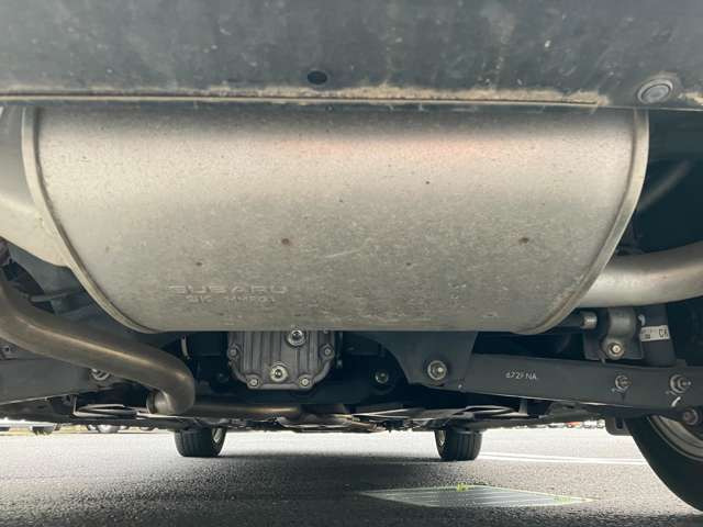 下廻りもとてもキレイな状態です、長くお乗り頂けるよう弊社はサビ腐食のない車両を厳選仕入れしています!
