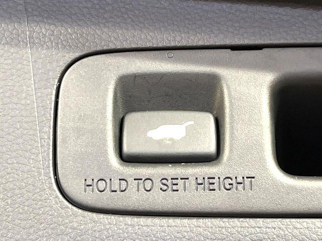 【パワーバックドア】スマートキーや運転席のボタンを押すだけでリアゲートが自動で開閉します!荷物を持っている時や、高い位置にあるバックドアを閉める際に便利な機能です♪