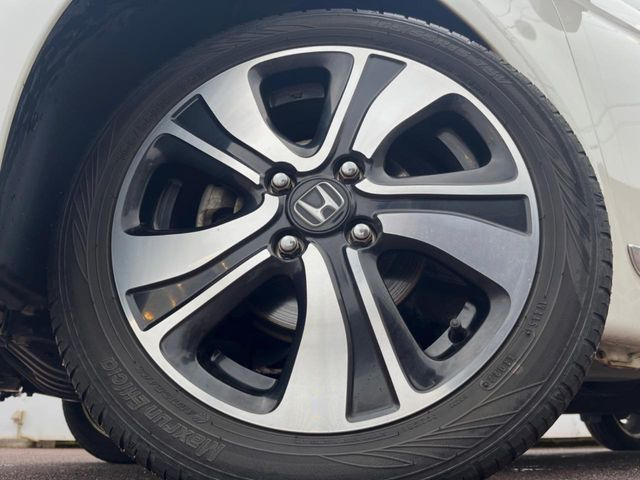 �y����15�C���`�A���~�z�C�[���z�O�ςɃ}�b�`���������A���~�z�C�[���𑕒����Ă���܂��B�e��ЊO�A���~�z�C�[����A�X�^�b�h���X�^�C�����戵�����Ă���܂��B���񂲑��k����������