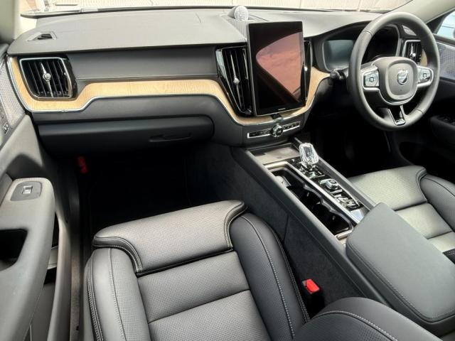 XC60ウルトラ T6 AWD プラグイン ハイブリッド 4WD
