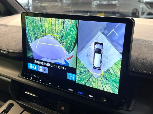【マルチビューカメラシステム】専用のカメラにより、上から見下ろしたような視点で360度クルマの周囲を確認することができます☆死角部分も確認しやすく、狭い場所での切り返しや駐車もスムーズに行えます。