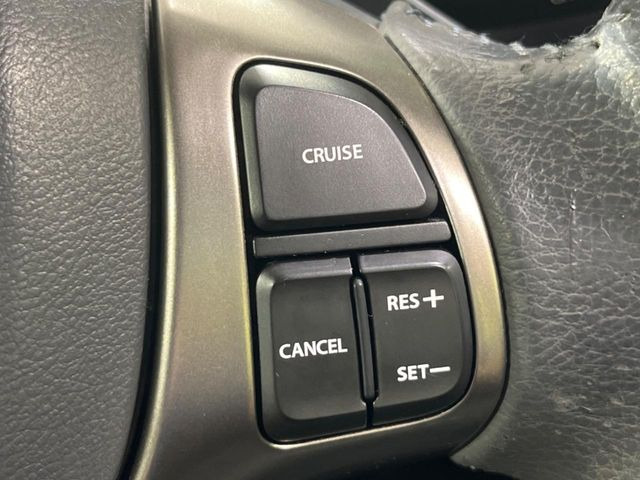 【クルーズコントロール】高速道路もラクラク走行。アクセルを離しても一定速度で走行ができ、長距離運転時の負担を軽減!加速・減速も簡単なスイッチ操作で調整できます。