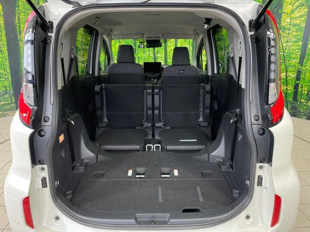 普段のお買い物や通勤、送迎等に十分な荷室スペースを確保しております。セカンドシートを倒すと、大きな荷物の積載も可能です♪