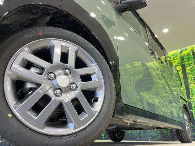 �y����15�C���`�A���~�z�C�[���z�O�ςɃ}�b�`���������A���~�z�C�[���𑕒����Ă���܂��B�e��ЊO�A���~�z�C�[����A�X�^�b�h���X�^�C�����戵�����Ă���܂��B���񂲑��k����������