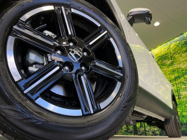 �y����16�C���`�A���~�z�C�[���z�O�ςɃ}�b�`���������A���~�z�C�[���𑕒����Ă���܂��B�e��ЊO�A���~�z�C�[����A�X�^�b�h���X�^�C�����戵�����Ă���܂��B���񂲑��k����������