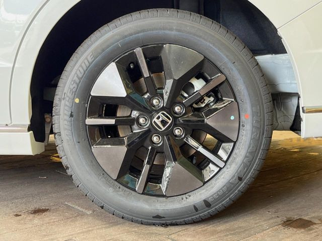 �y����16�C���`�A���~�z�C�[���z�O�ςɃ}�b�`���������A���~�z�C�[���𑕒����Ă���܂��B�e��ЊO�A���~�z�C�[����A�X�^�b�h���X�^�C�����戵�����Ă���܂��B���񂲑��k����������