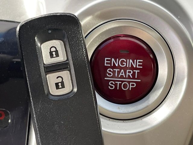 �yHonda�X�}�[�g�L�[�z�J�o����|�P�b�g�ɓ��ꂽ�܂܂ł��h�A�̎{���E�������\�ȃX�}�[�g�L�[�𑕔��B�G���W���̃I���E�I�t�����J�M�����o���K�v����������Ƃ��Ă��֗��ł���