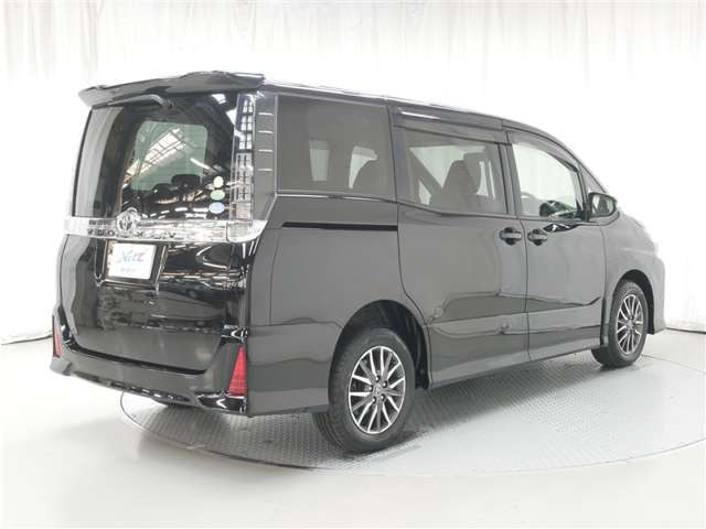 ヴォクシー2.0 ZS 4WD