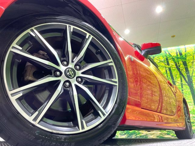�y����17�C���`�A���~�z�C�[���z�O�ςɃ}�b�`���������A���~�z�C�[���𑕒����Ă���܂��B�e��ЊO�A���~�z�C�[����A�X�^�b�h���X�^�C�����戵�����Ă���܂��B���񂲑��k����������