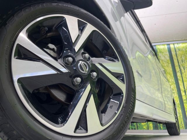 �y����15�C���`�A���~�z�C�[���z�O�ςɃ}�b�`���������A���~�z�C�[���𑕒����Ă���܂��B�e��ЊO�A���~�z�C�[����A�X�^�b�h���X�^�C�����戵�����Ă���܂��B���񂲑��k����������