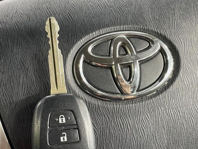 【キーレス】少し離れた場所からでもボタン一つでドアの開錠・施錠ができるのでとっても便利!ドアの鍵穴周りに傷をつけることもありません♪