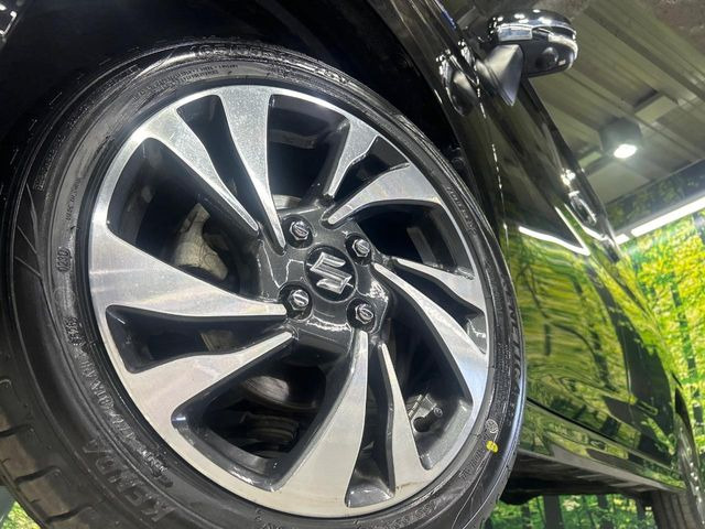 �y����15�C���`�A���~�z�C�[���z�O�ςɃ}�b�`���������A���~�z�C�[���𑕒����Ă���܂��B�e��ЊO�A���~�z�C�[����A�X�^�b�h���X�^�C�����戵�����Ă���܂��B���񂲑��k����������